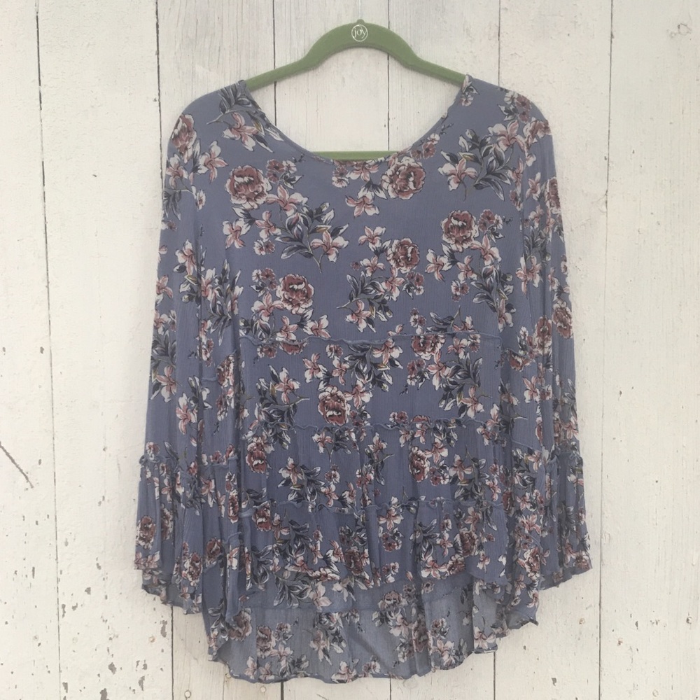 C long sleeved top. Size l. Blue floral